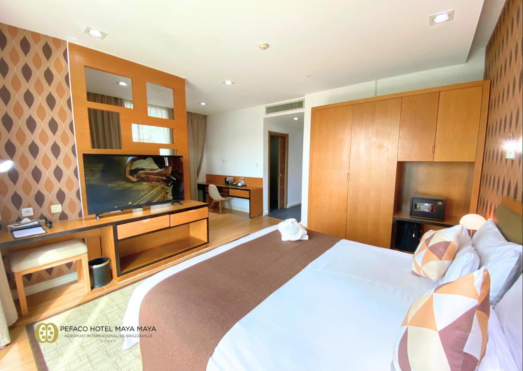 ברזוויל Pefaco Hotel Maya Maya מראה חיצוני תמונה